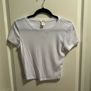 junior’s/womens white fitted tshirt